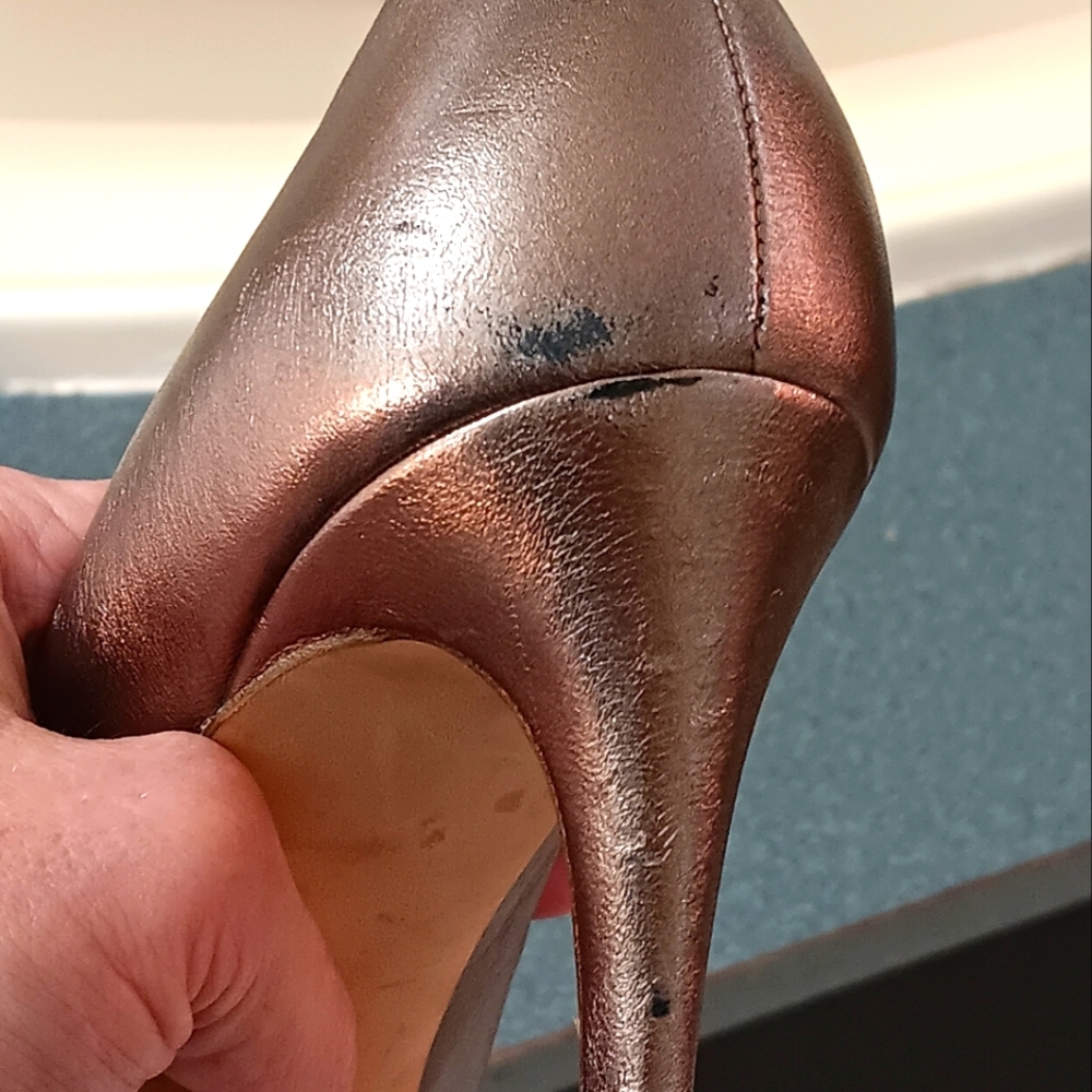 YSL Gold Pumps - Picture 10 of 16